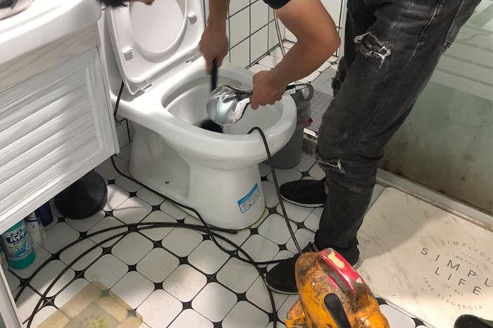 潜江经济开发区马桶堵塞自己疏通还是找师傅？专业上门服务让你省时更省心